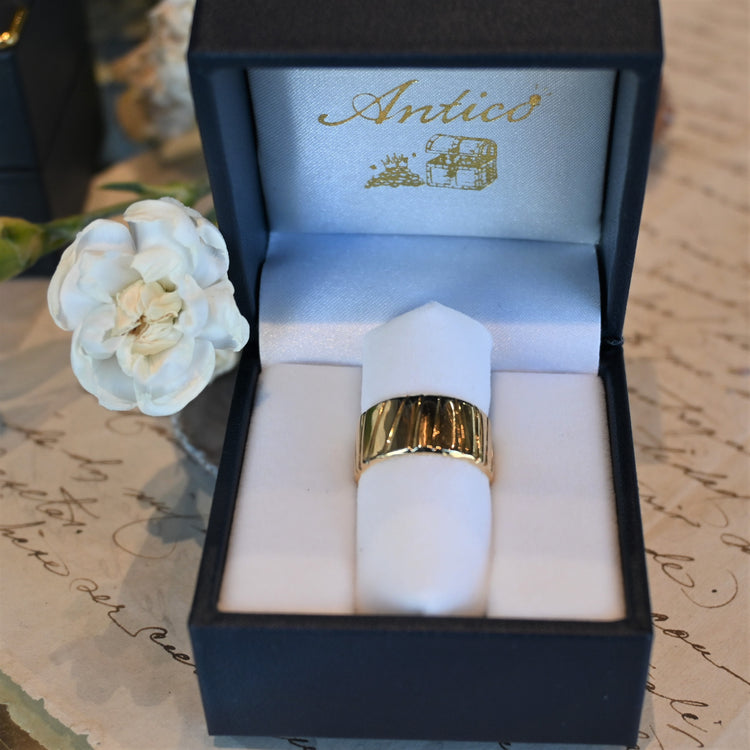 シンプルな幅広リング