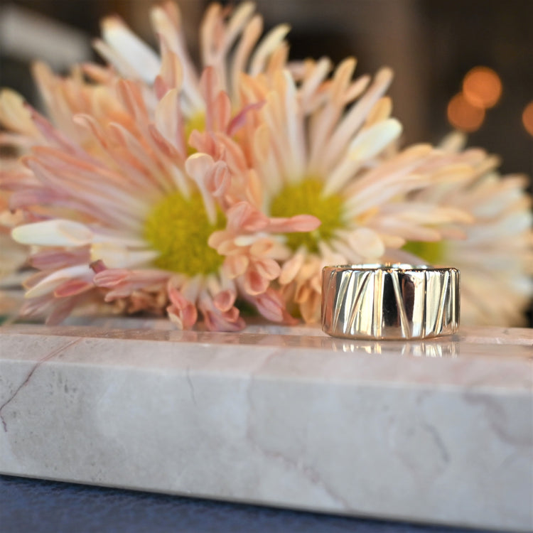 シンプルな幅広リング