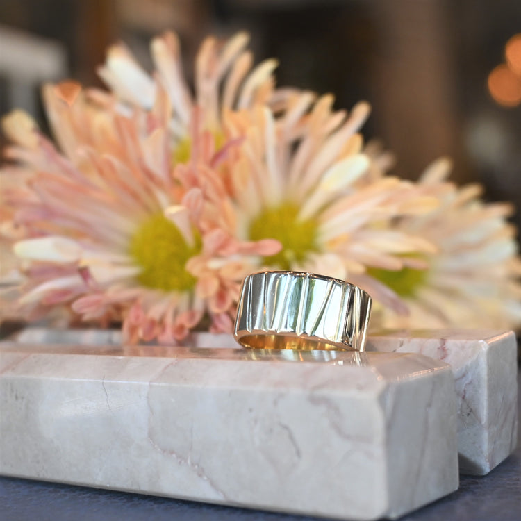 シンプルな幅広リング