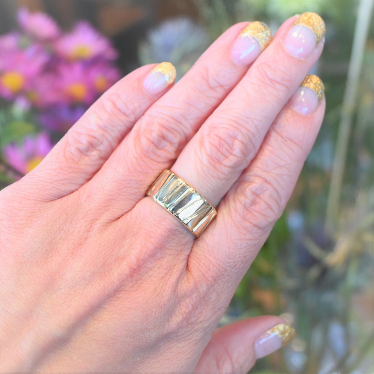 シンプルな幅広リング