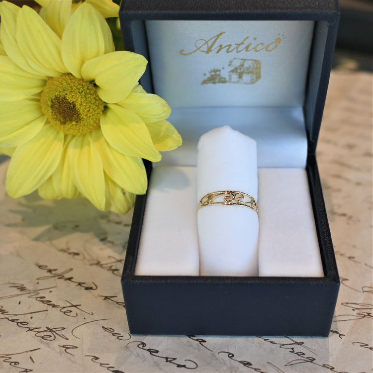 シンプルな透かしリング