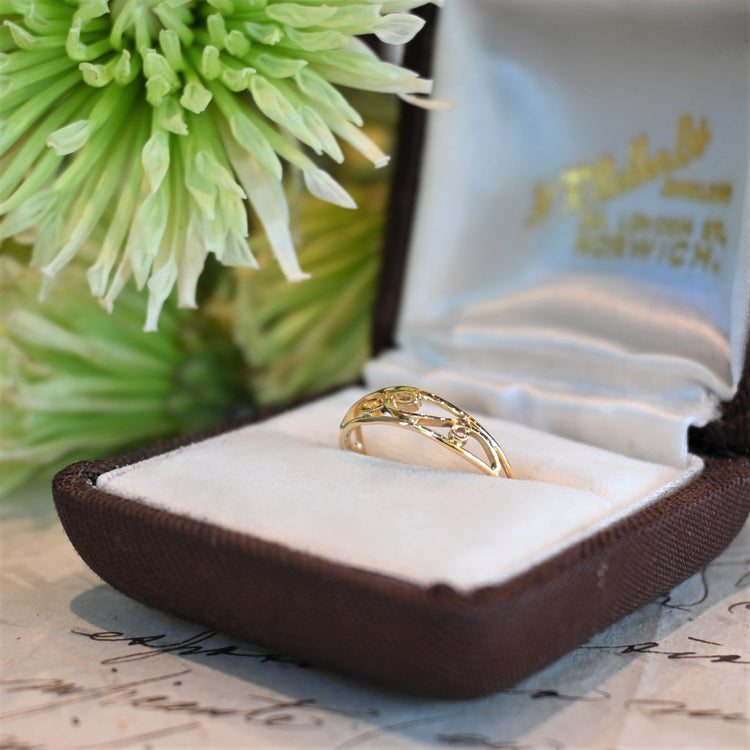 シンプルな透かしリング