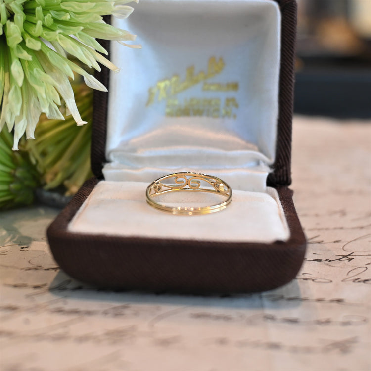 シンプルな透かしリング