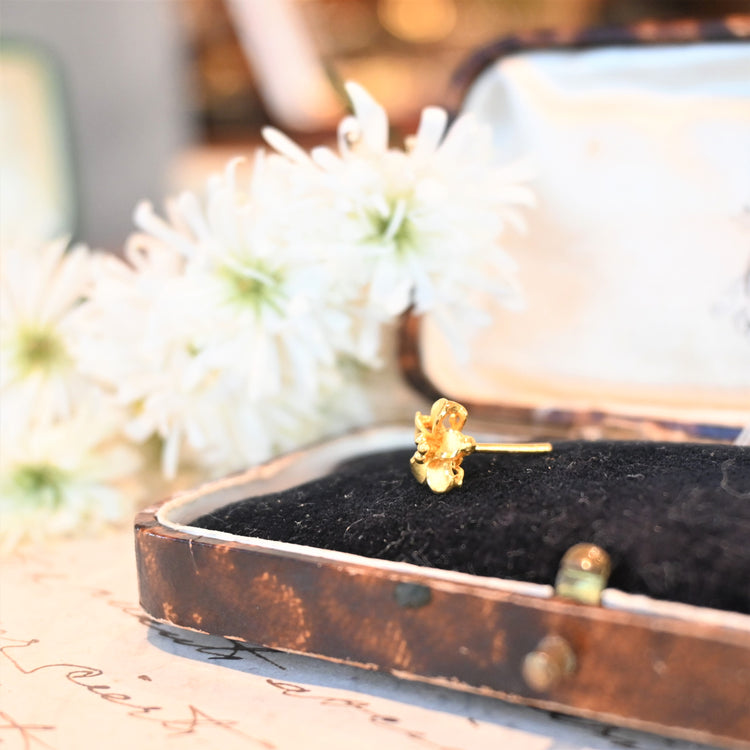 立体感のある お花ピアス