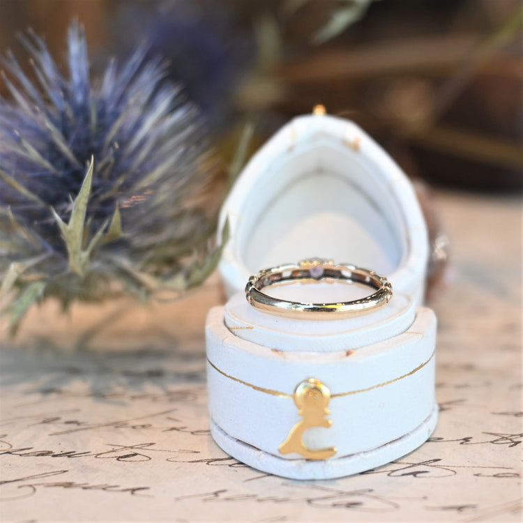 小さなアメジストが可愛い デザインリング