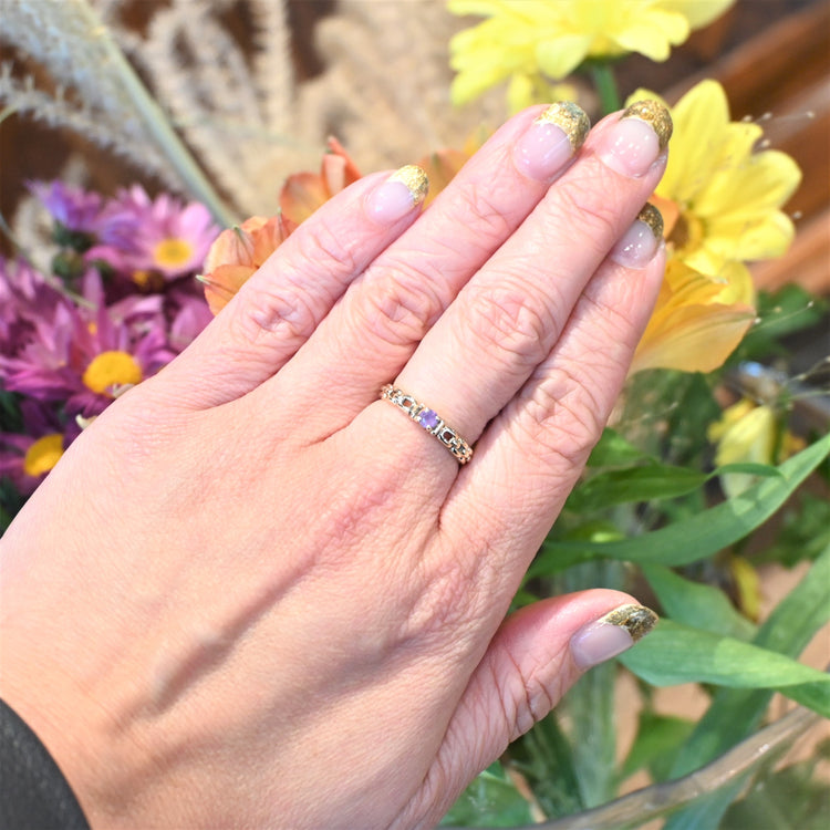 小さなアメジストが可愛い デザインリング