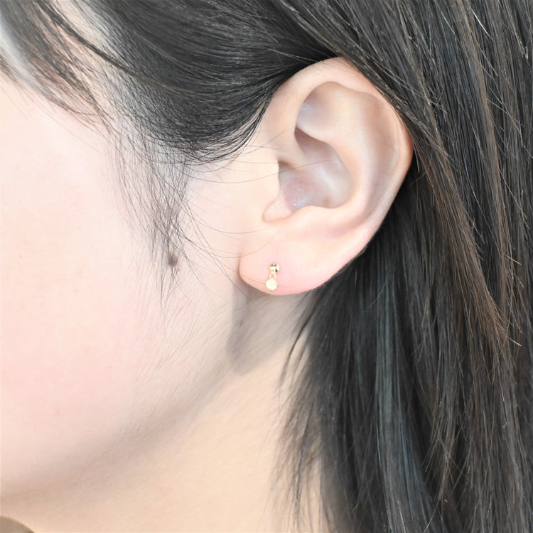 揺れるムーンストーンが可愛い ピアス