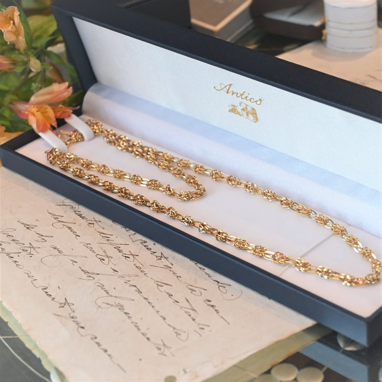 ゴージャスな ゴールドロングネックレス