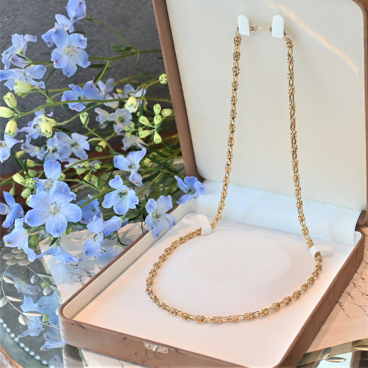 ゴージャスな ゴールドロングネックレス