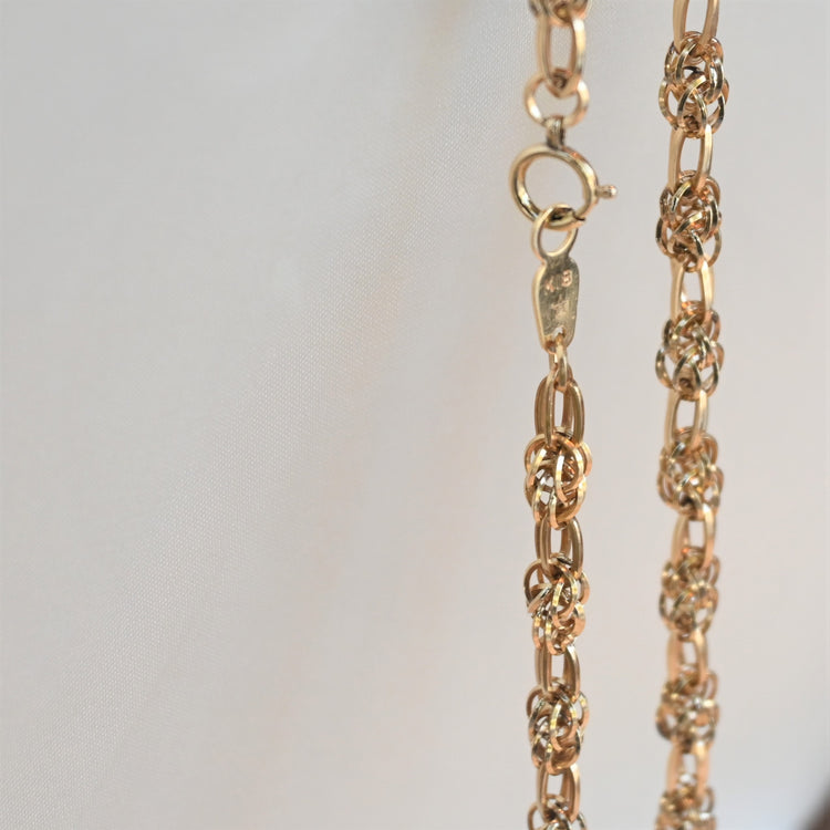 ゴージャスな ゴールドロングネックレス