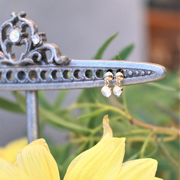 揺れるムーンストーンが可愛い ピアス