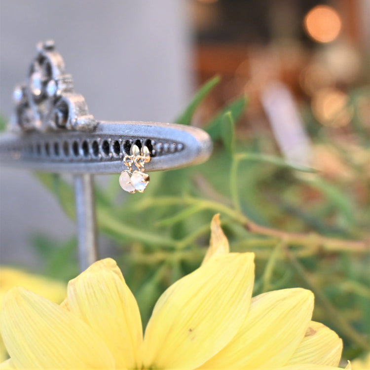 揺れるムーンストーンが可愛い ピアス