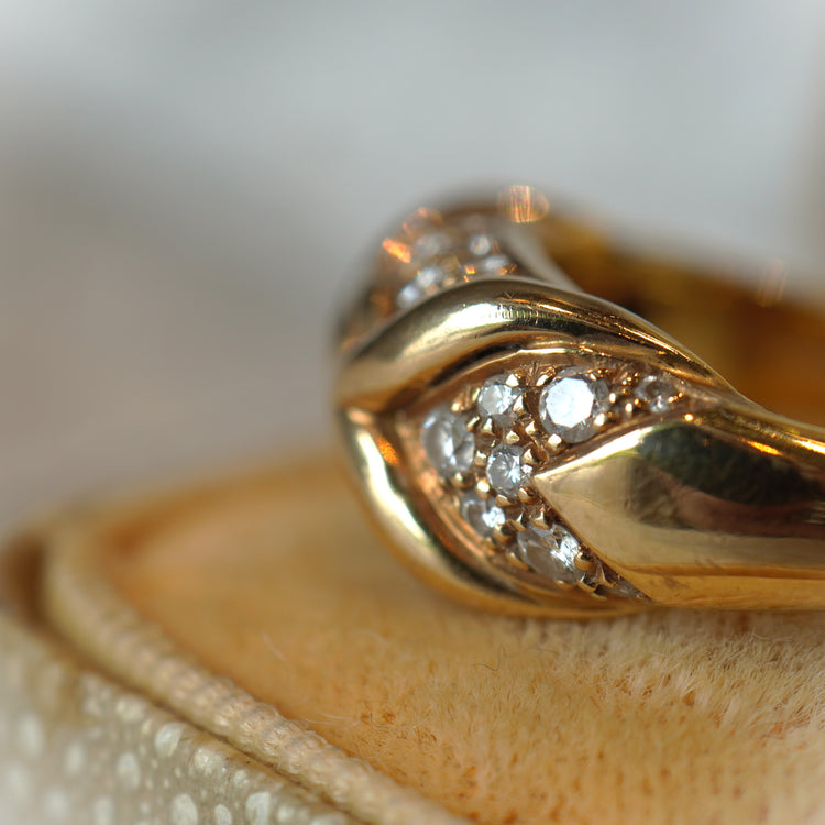 ブルガリ　トリカダイヤモンドリング