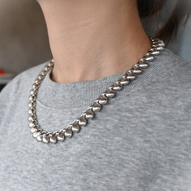 表情を変える　デザインネックレス