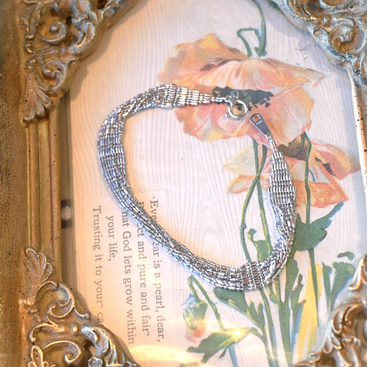 繊細な煌めきの　ブレスレット