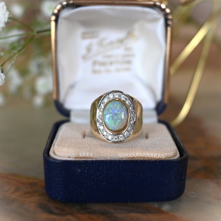 取り巻きのダイヤが美しいオパールリング　fromU.S.A