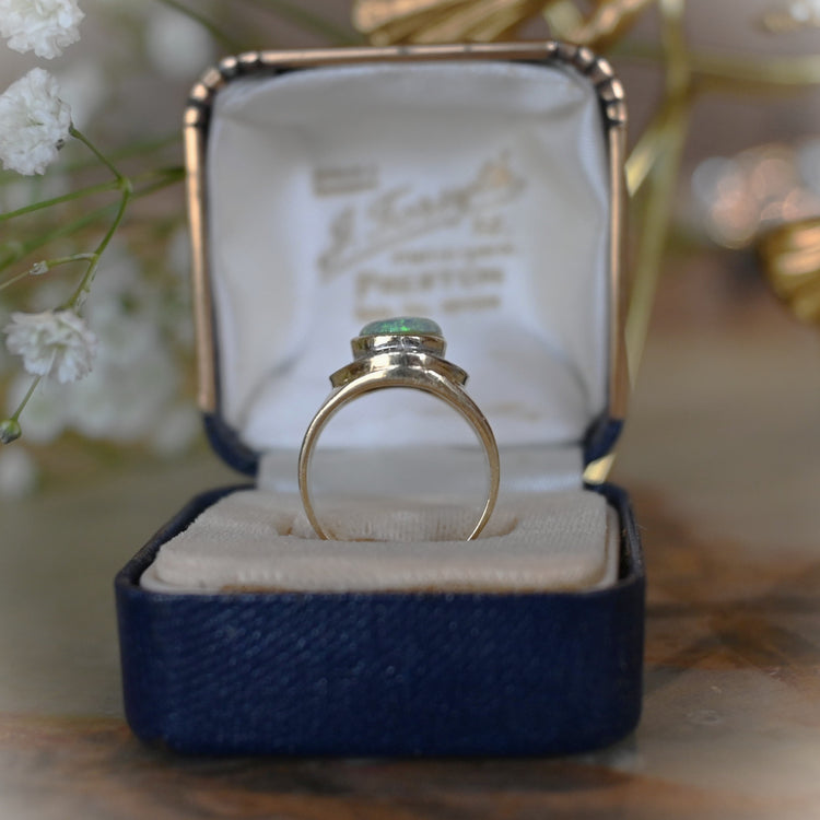 取り巻きのダイヤが美しいオパールリング　fromU.S.A