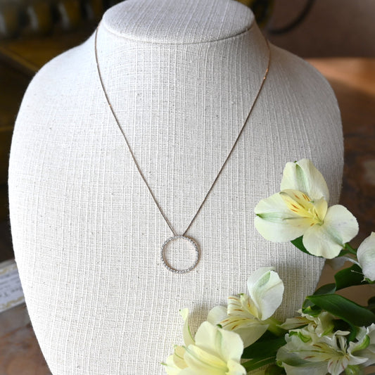 サークルトップが可愛らしい　ネックレス